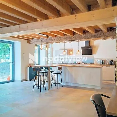 Aux Sources De Lesquire Maison 5 5 Salles De Bains , 11 Personnes Dom wakacyjny